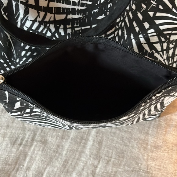 Set of tote and accessory zippered tote bags in black/white print - Picture 2 of 5